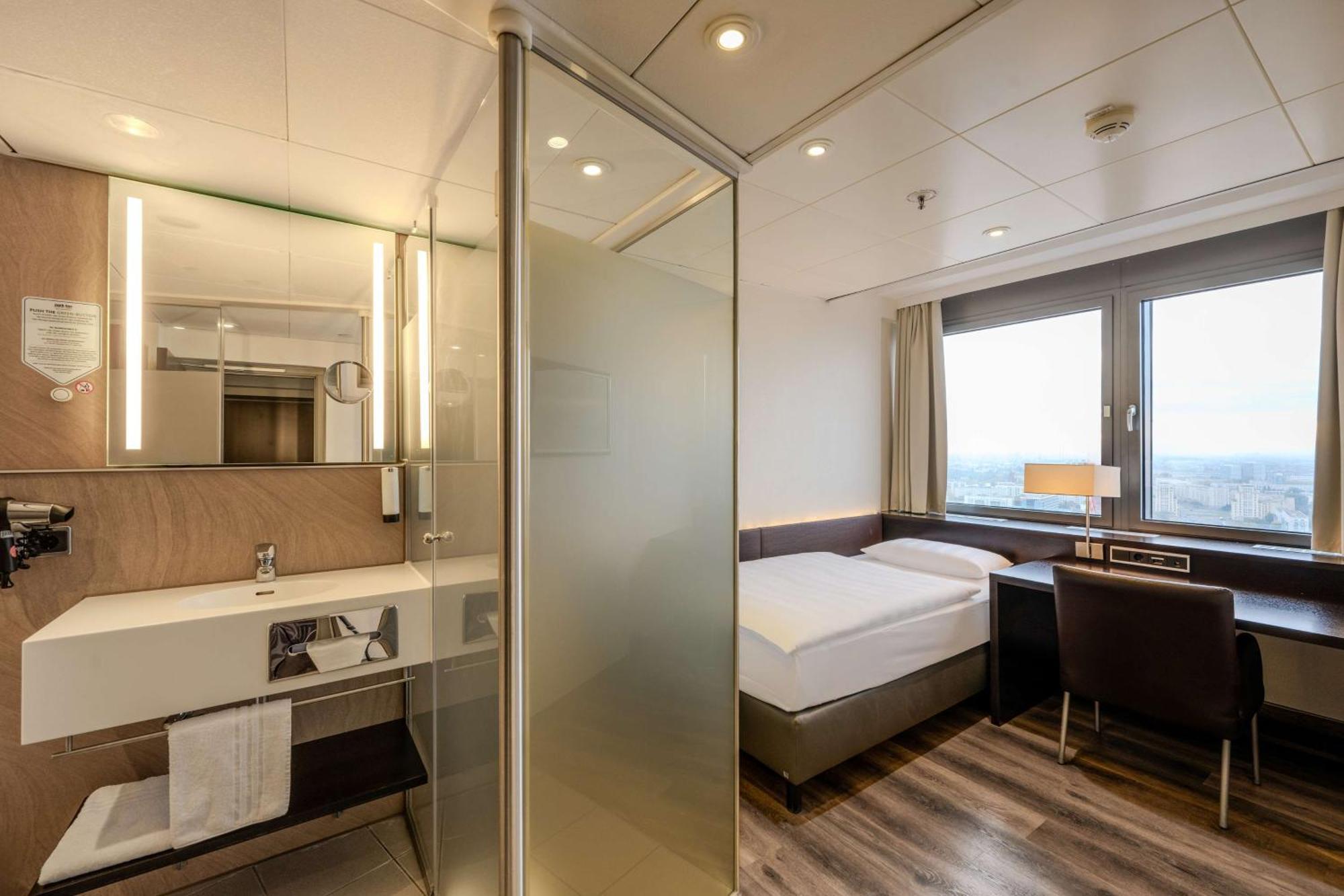 Отель Park By Radisson Alexanderplatz 4*